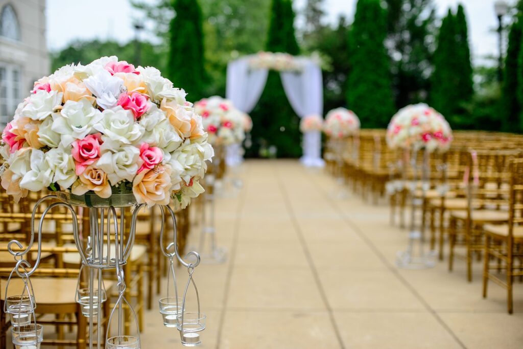 wedding-aisle-flower-arrangement-1846114